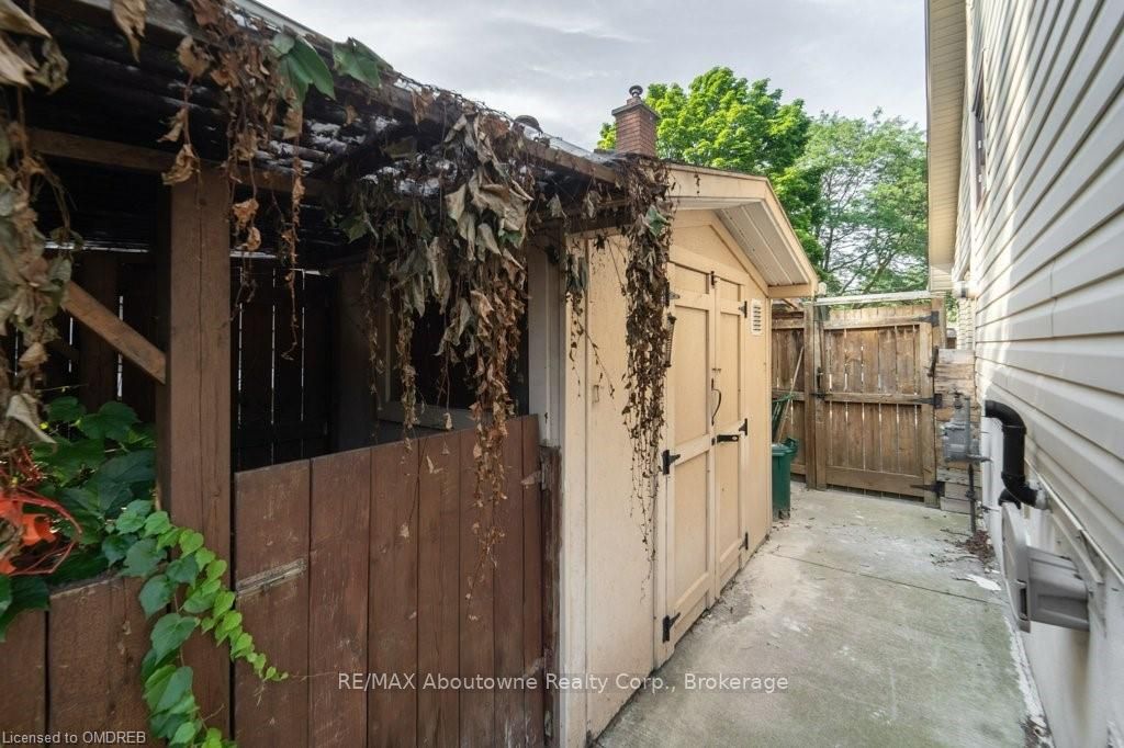 608 THORNWOOD Ave