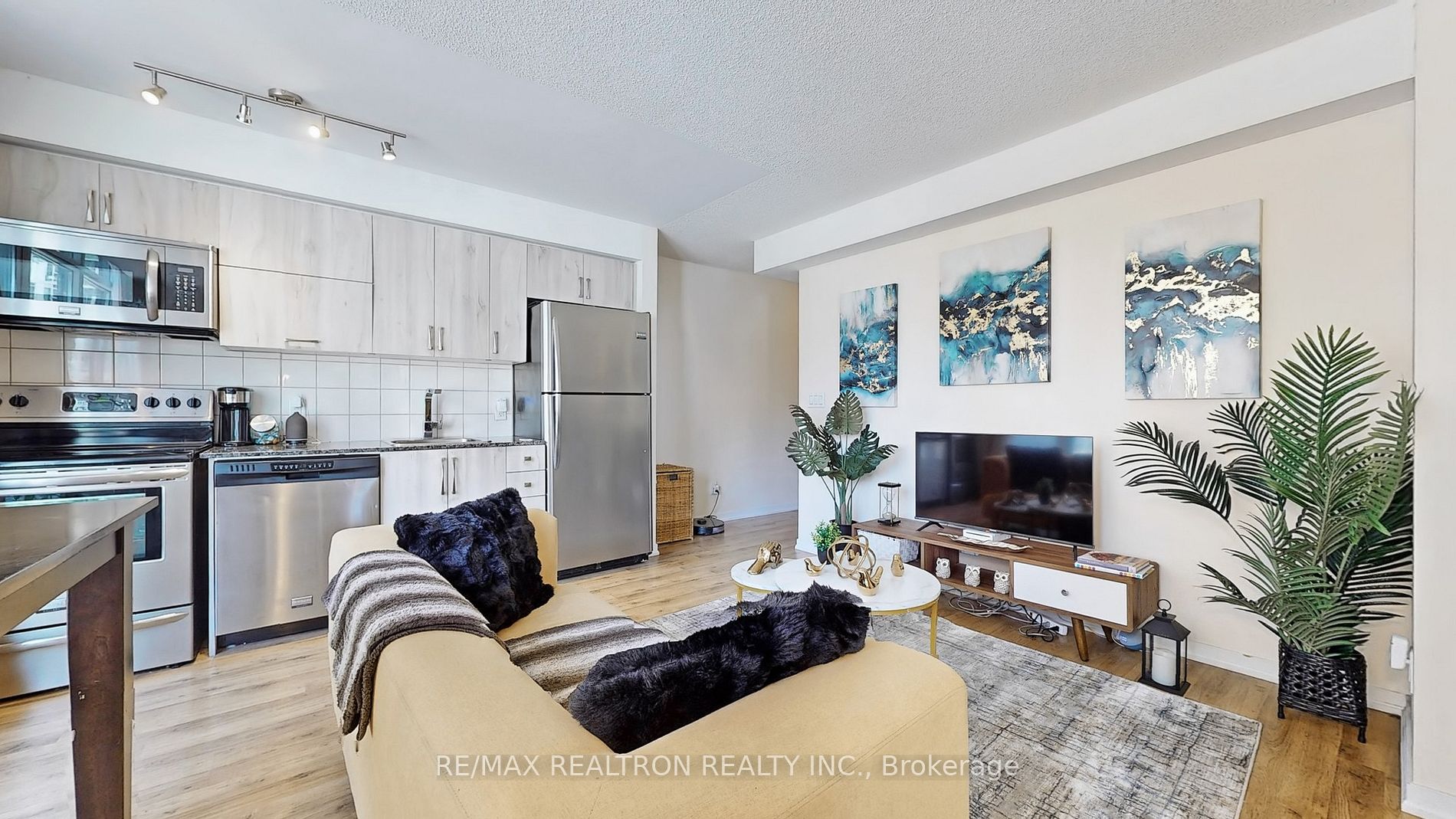 20 Joe Shuster Way, #202