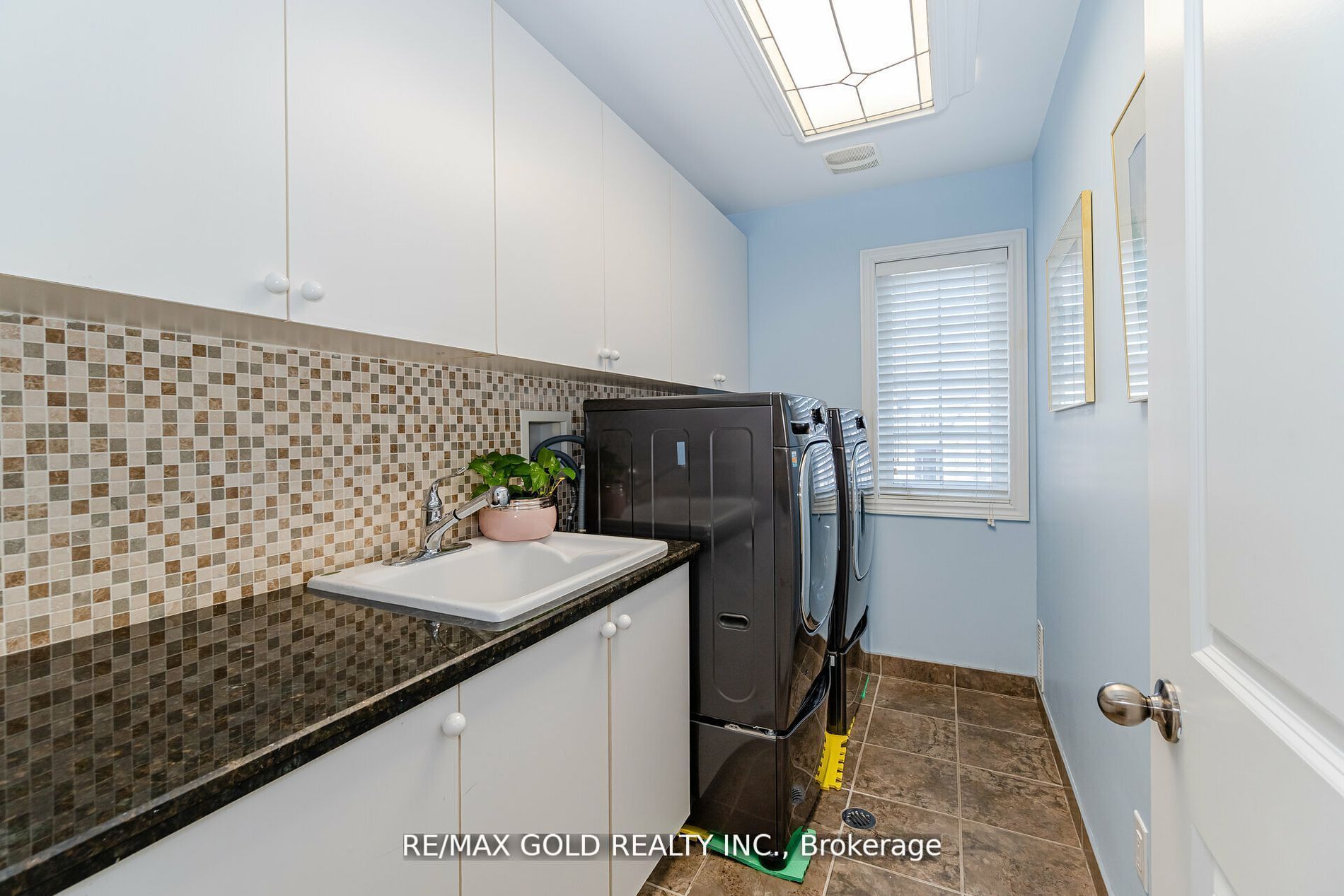 9 Scotchmere Cres