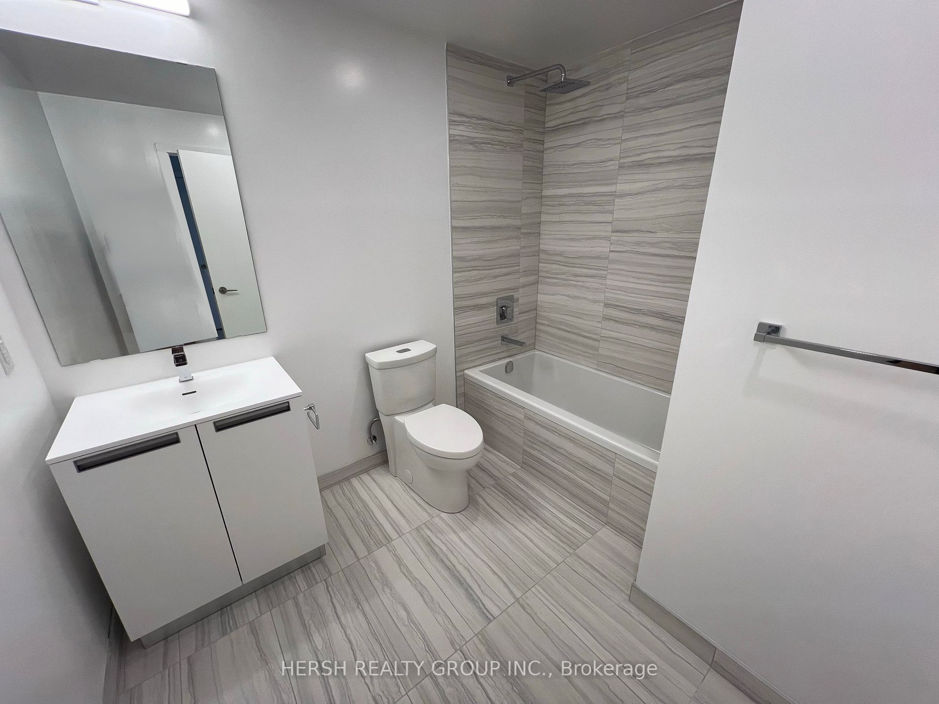 160 Kingsway Cres, #411