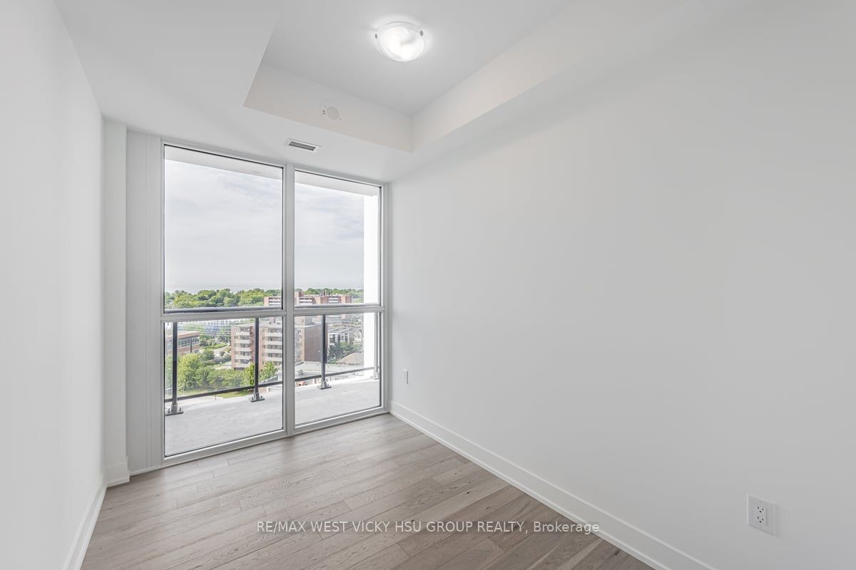1063 Douglas Mccurdy Comm Circ, #1006