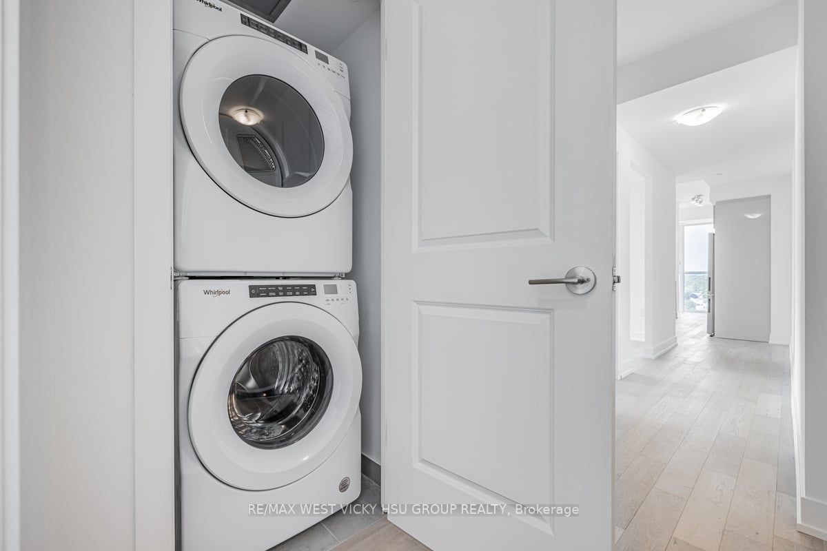 1063 Douglas Mccurdy Comm Circ, #1006