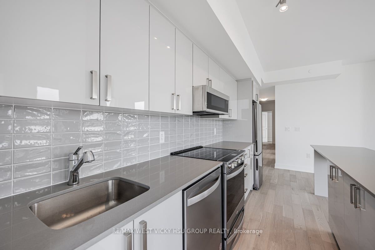 1063 Douglas Mccurdy Comm Circ, #1006