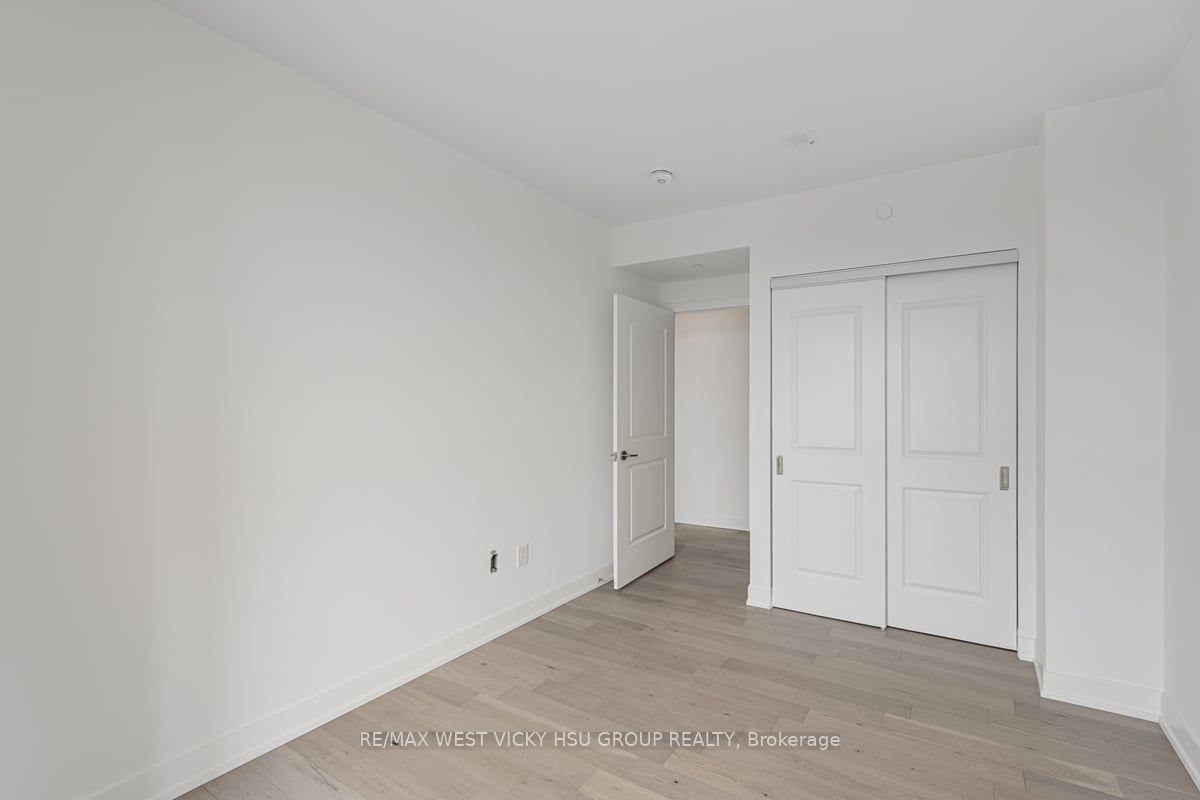 1063 Douglas Mccurdy Comm Circ, #1006