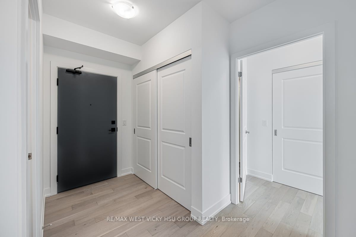 1063 Douglas Mccurdy Comm Circ, #1006