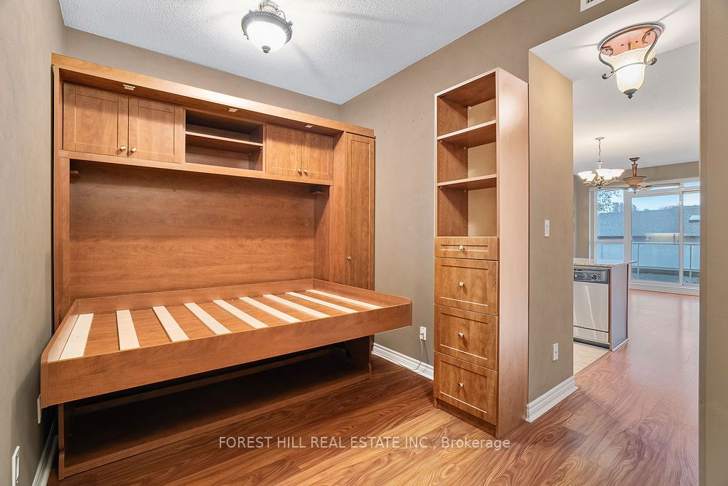 3865 Lake Shore Blvd W, #217