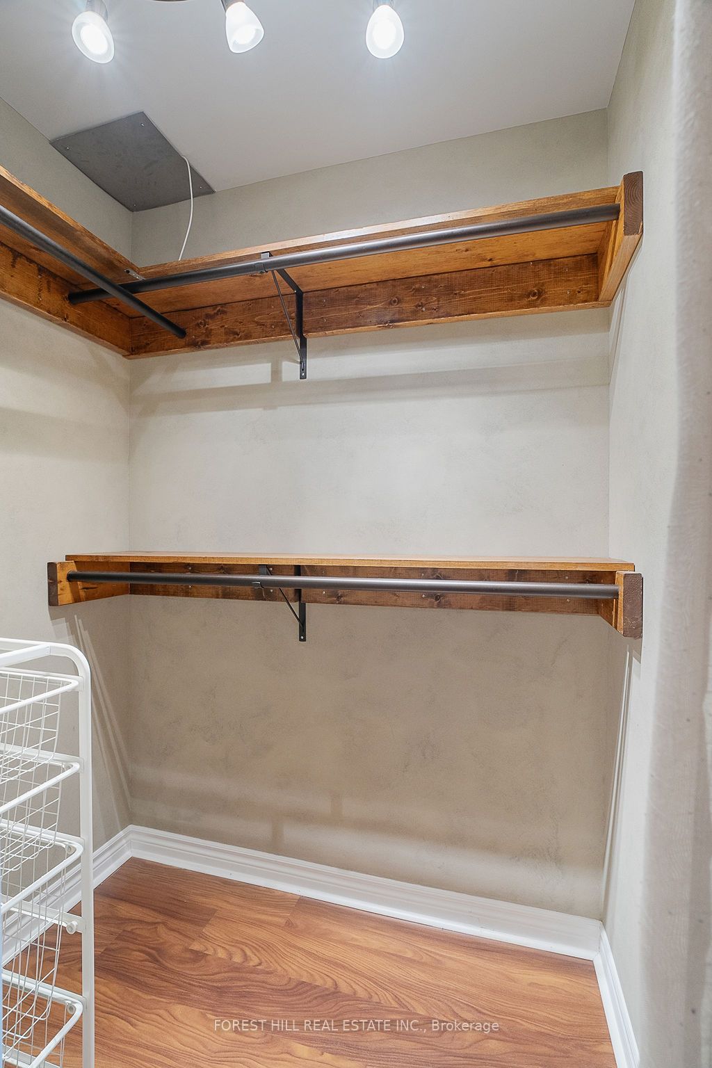 3865 Lake Shore Blvd W, #217