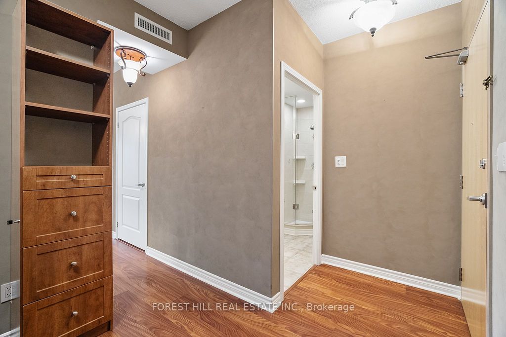 3865 Lake Shore Blvd W, #217