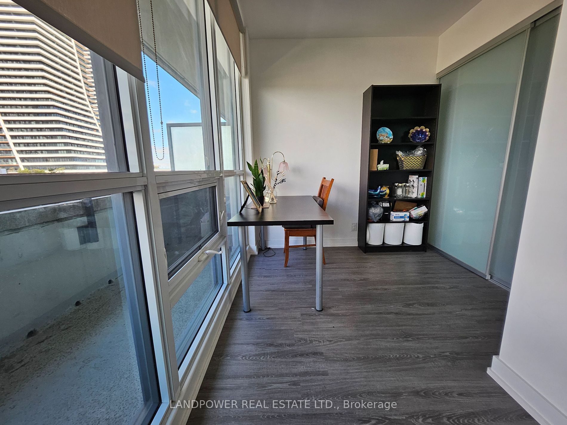 2200 Lake Shore Blvd W, #818