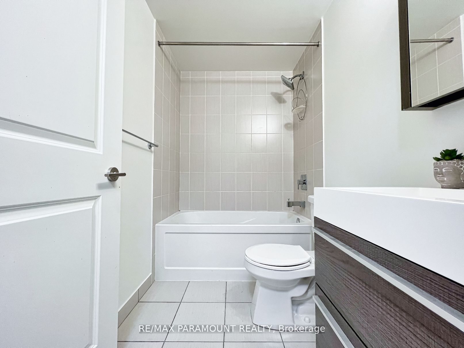 17 Zorra St, #701