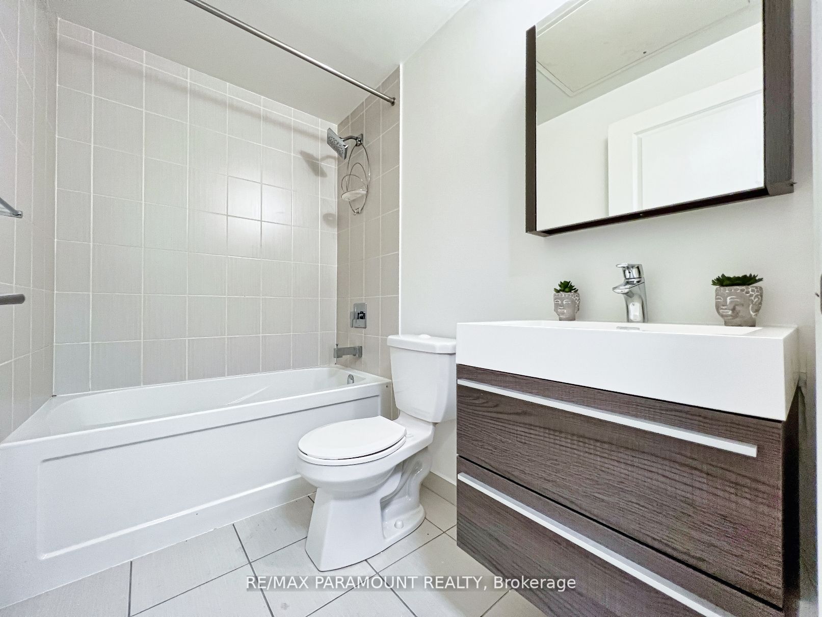 17 Zorra St, #701