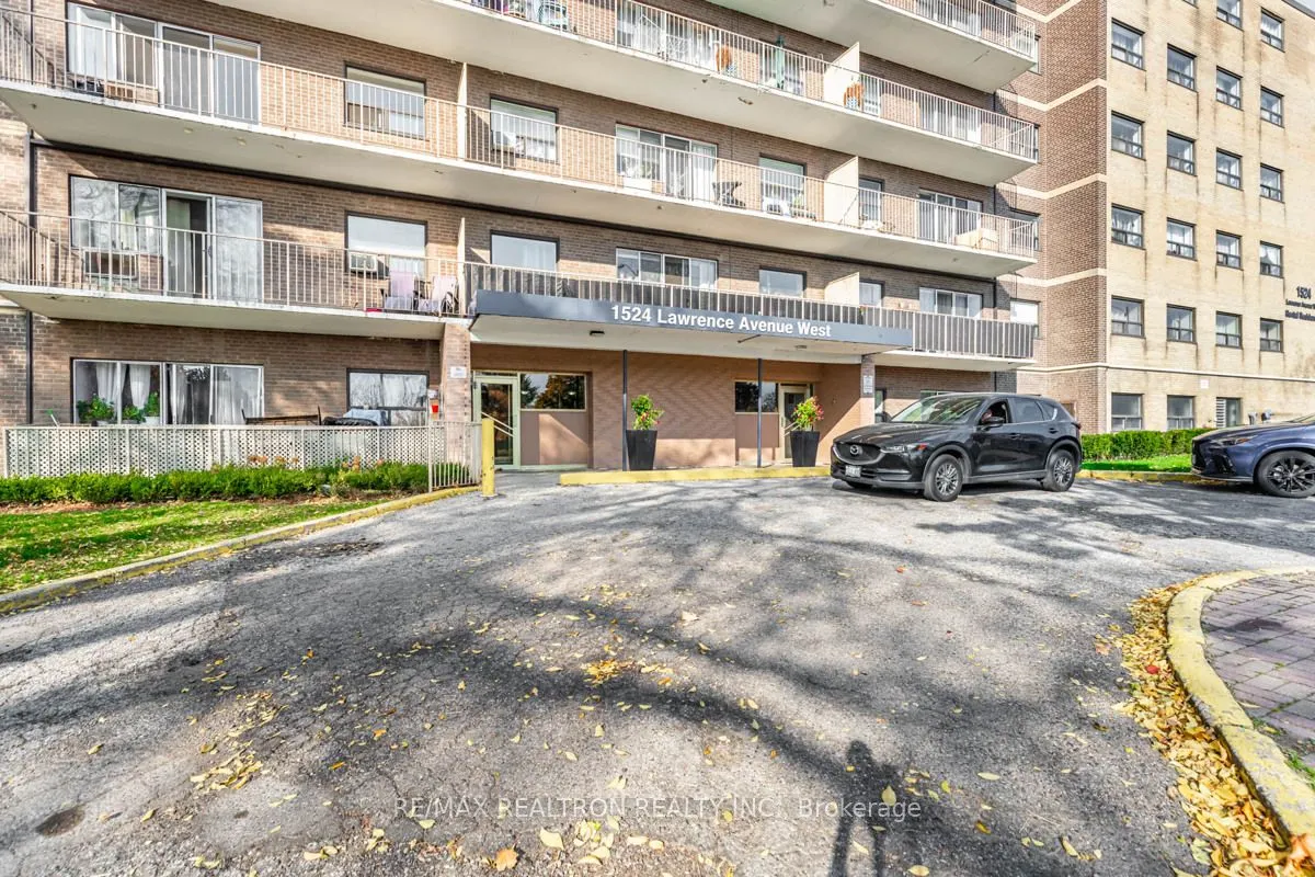 1524 Lawrence Ave W, #101