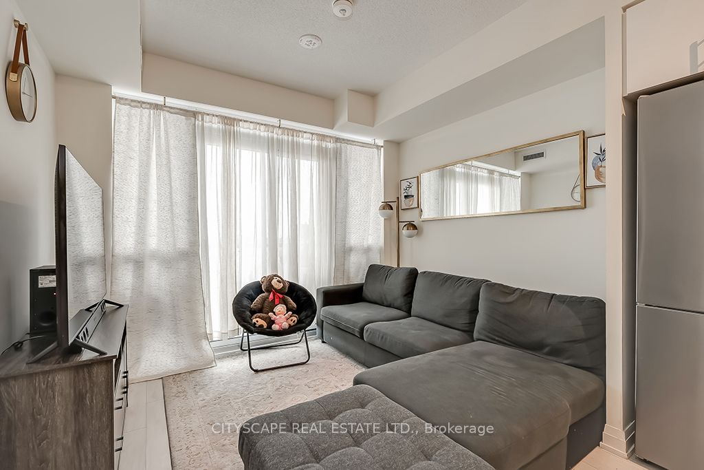 509 Dundas St W, #415