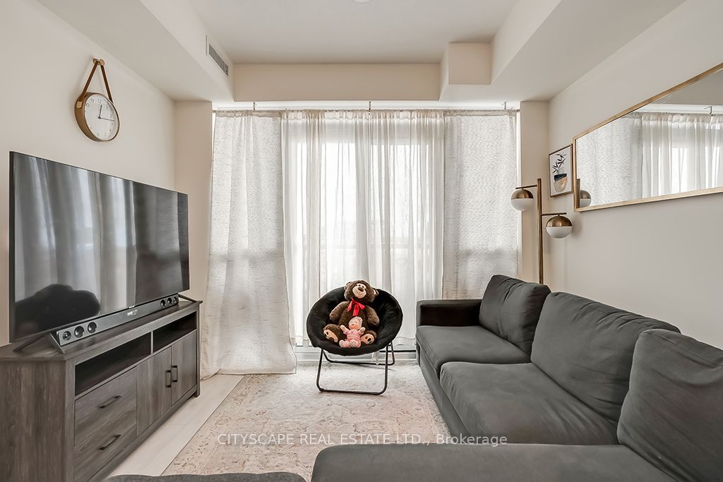 509 Dundas St W, #415