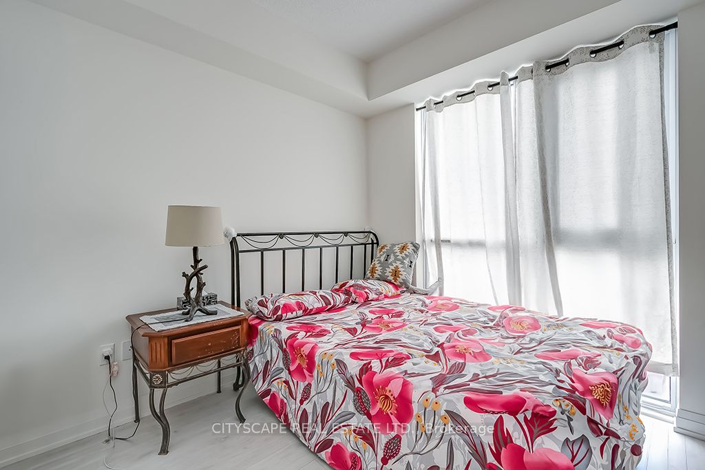 509 Dundas St W, #415