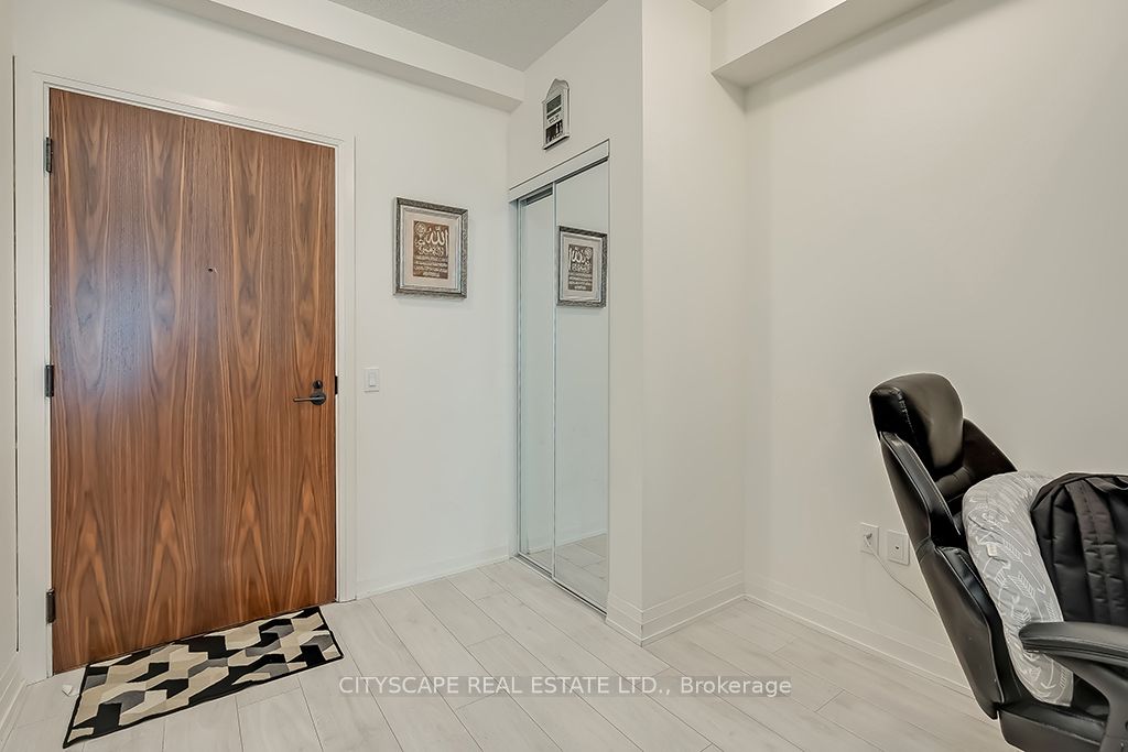 509 Dundas St W, #415