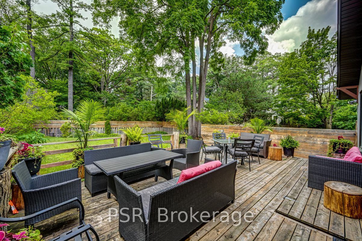 105 Mineola Rd W