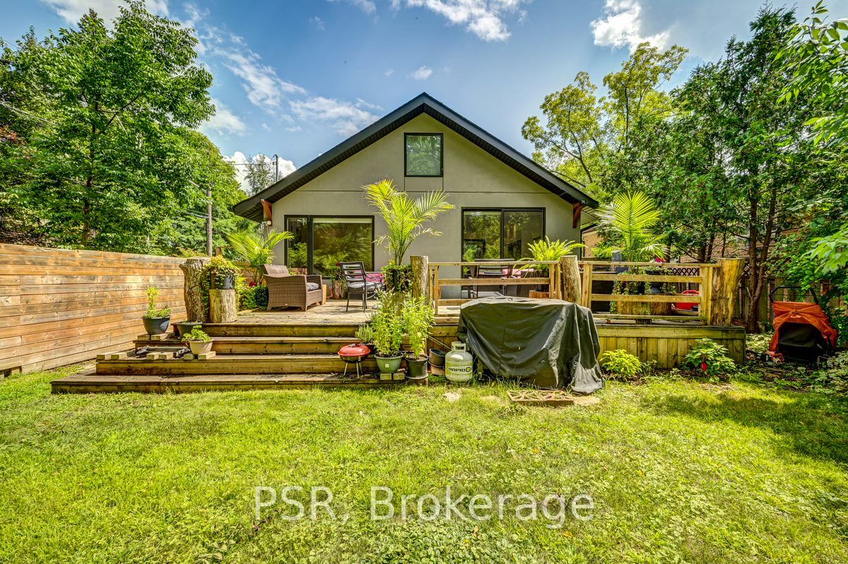 105 Mineola Rd W