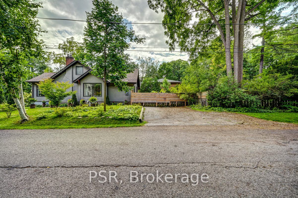 105 Mineola Rd W
