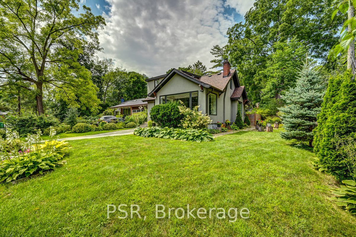 105 Mineola Rd W