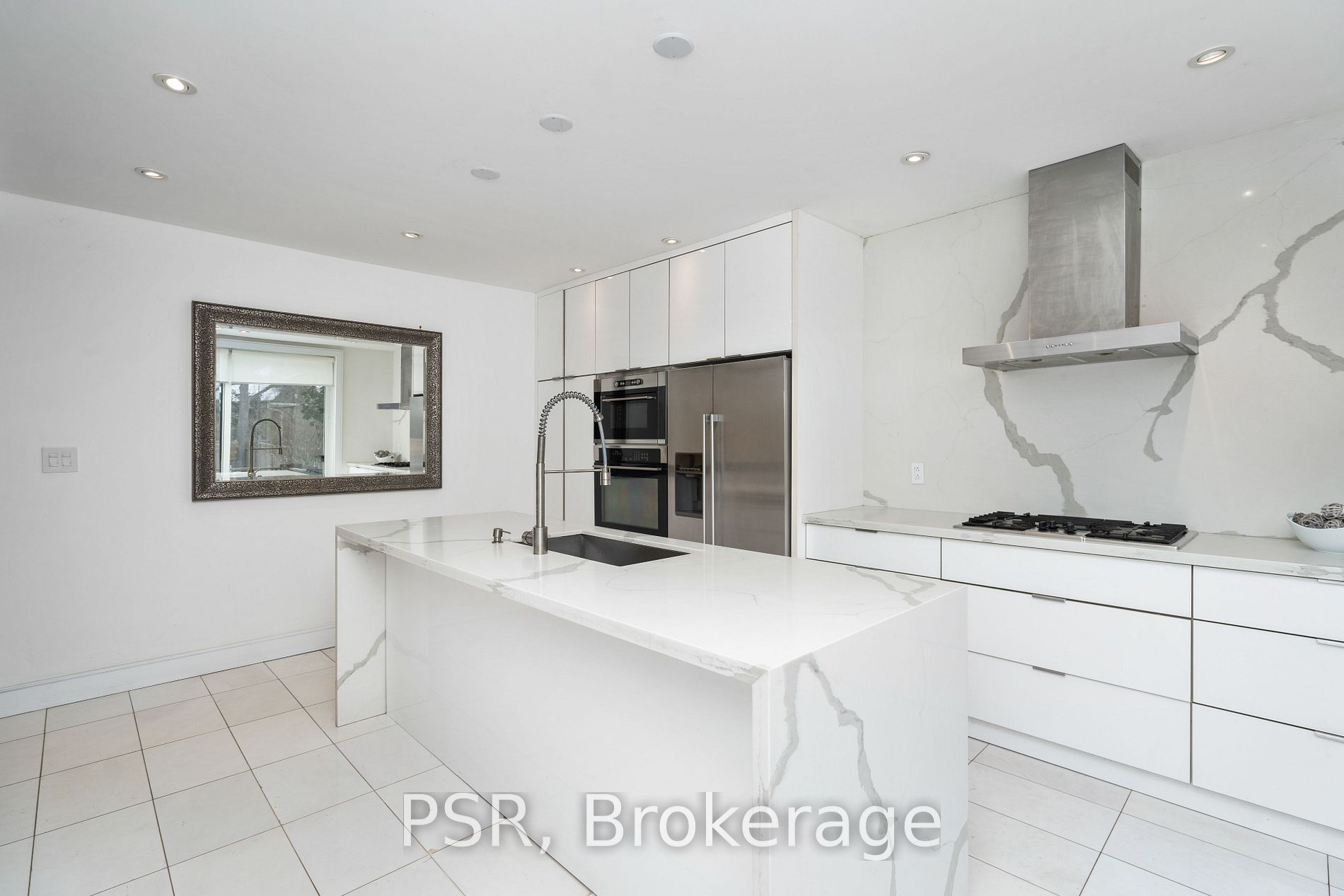 105 Mineola Rd W