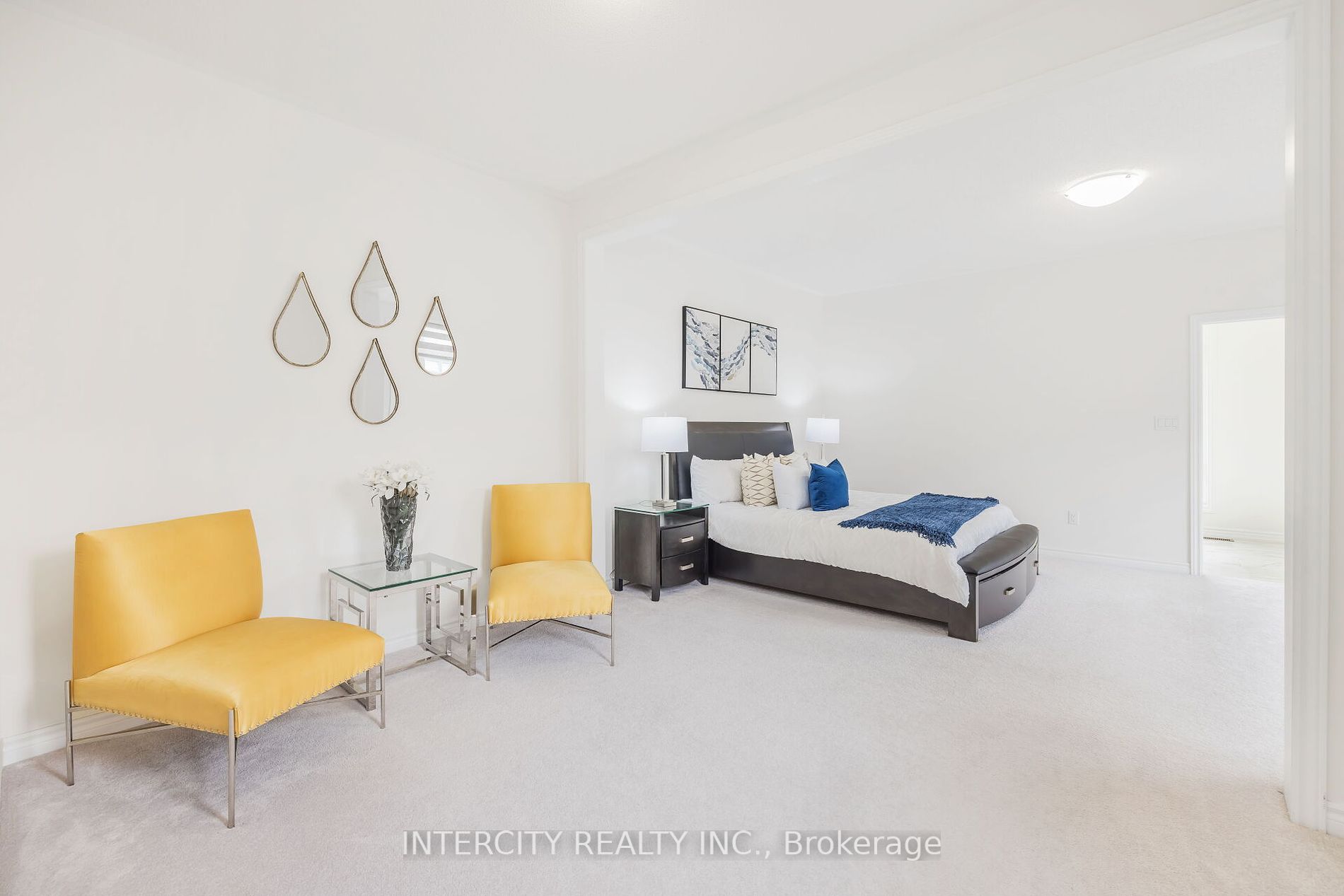 54 Moorcroft Pl