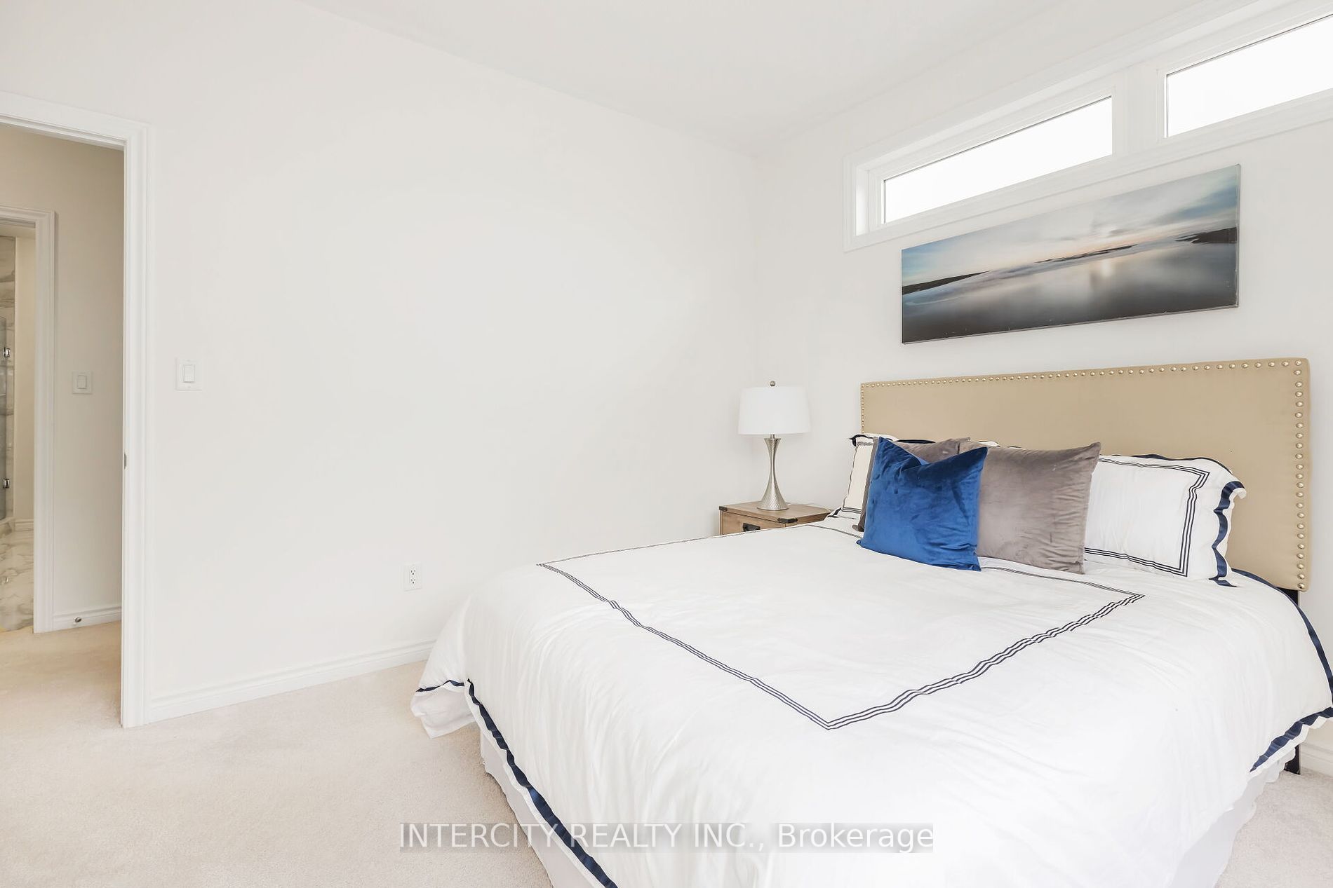 54 Moorcroft Pl