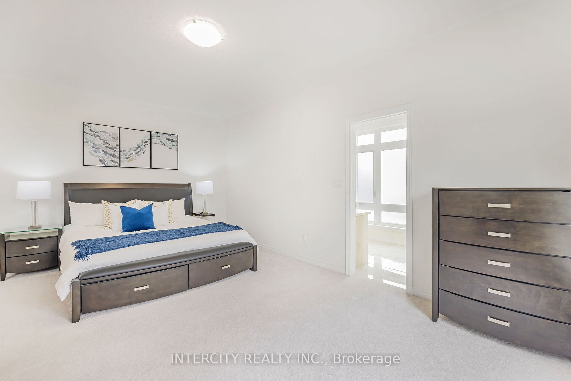 54 Moorcroft Pl