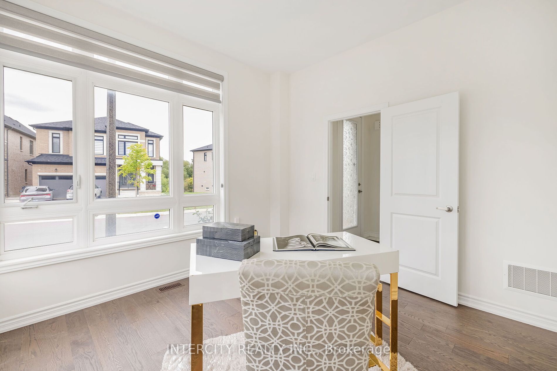54 Moorcroft Pl