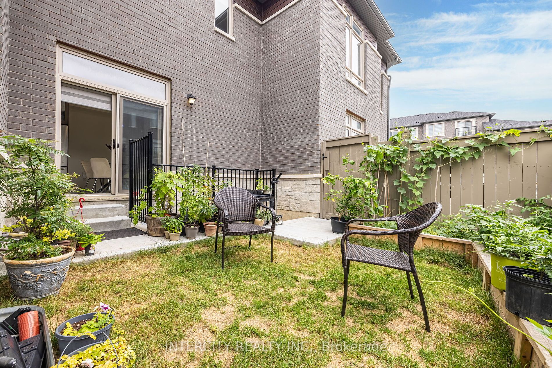 54 Moorcroft Pl