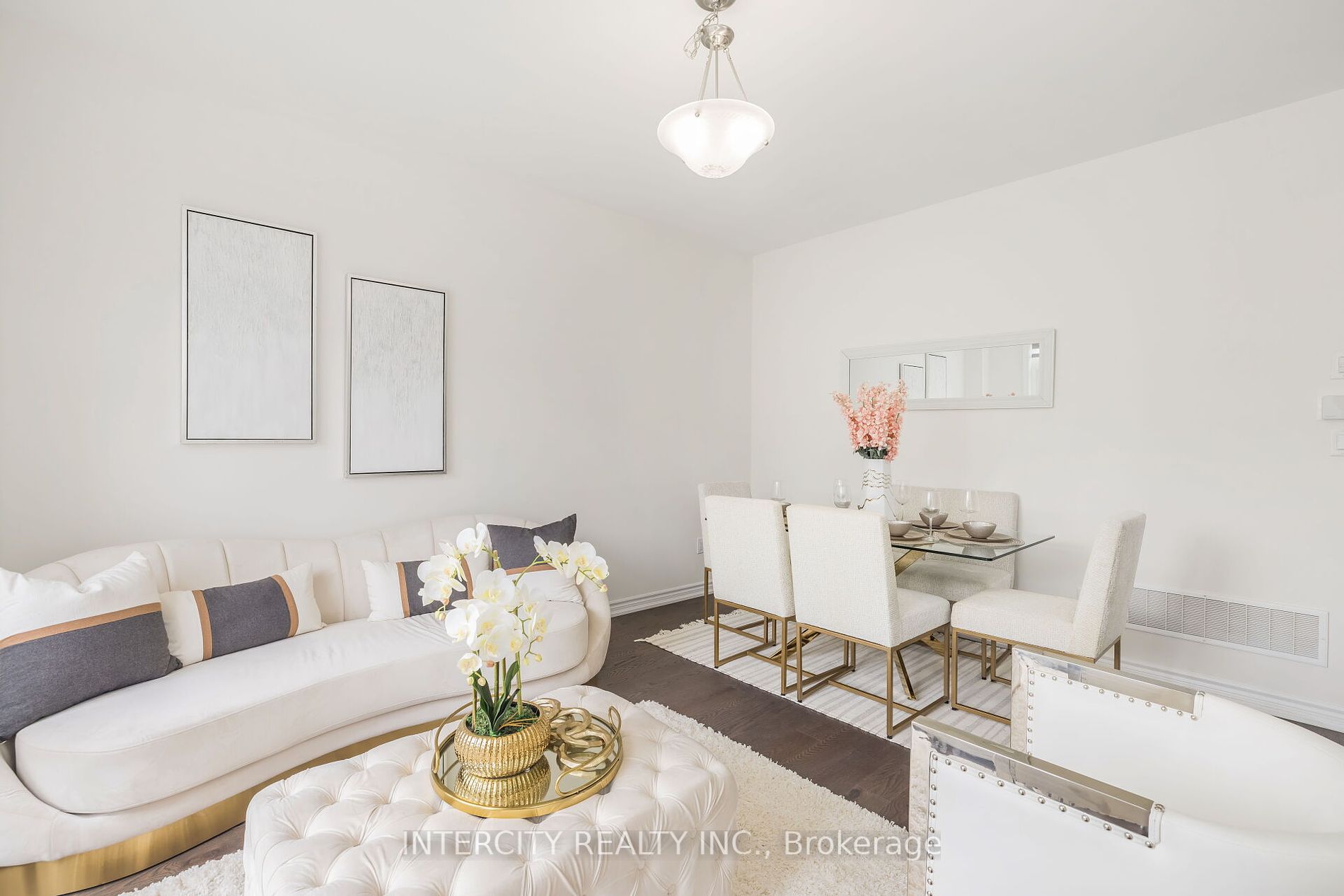 54 Moorcroft Pl
