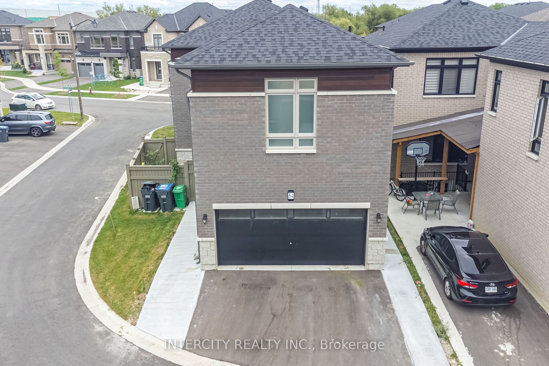 54 Moorcroft Pl