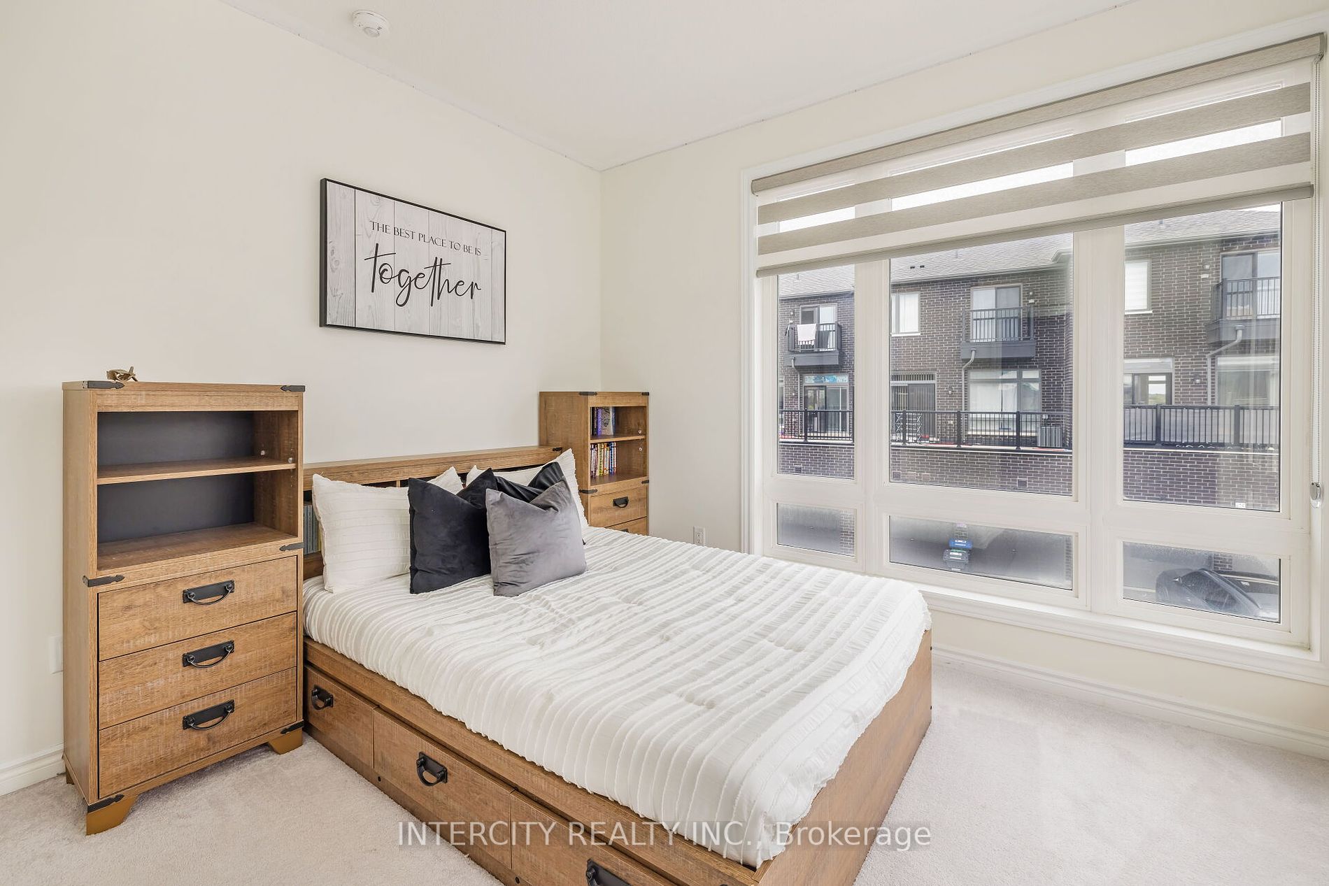 54 Moorcroft Pl