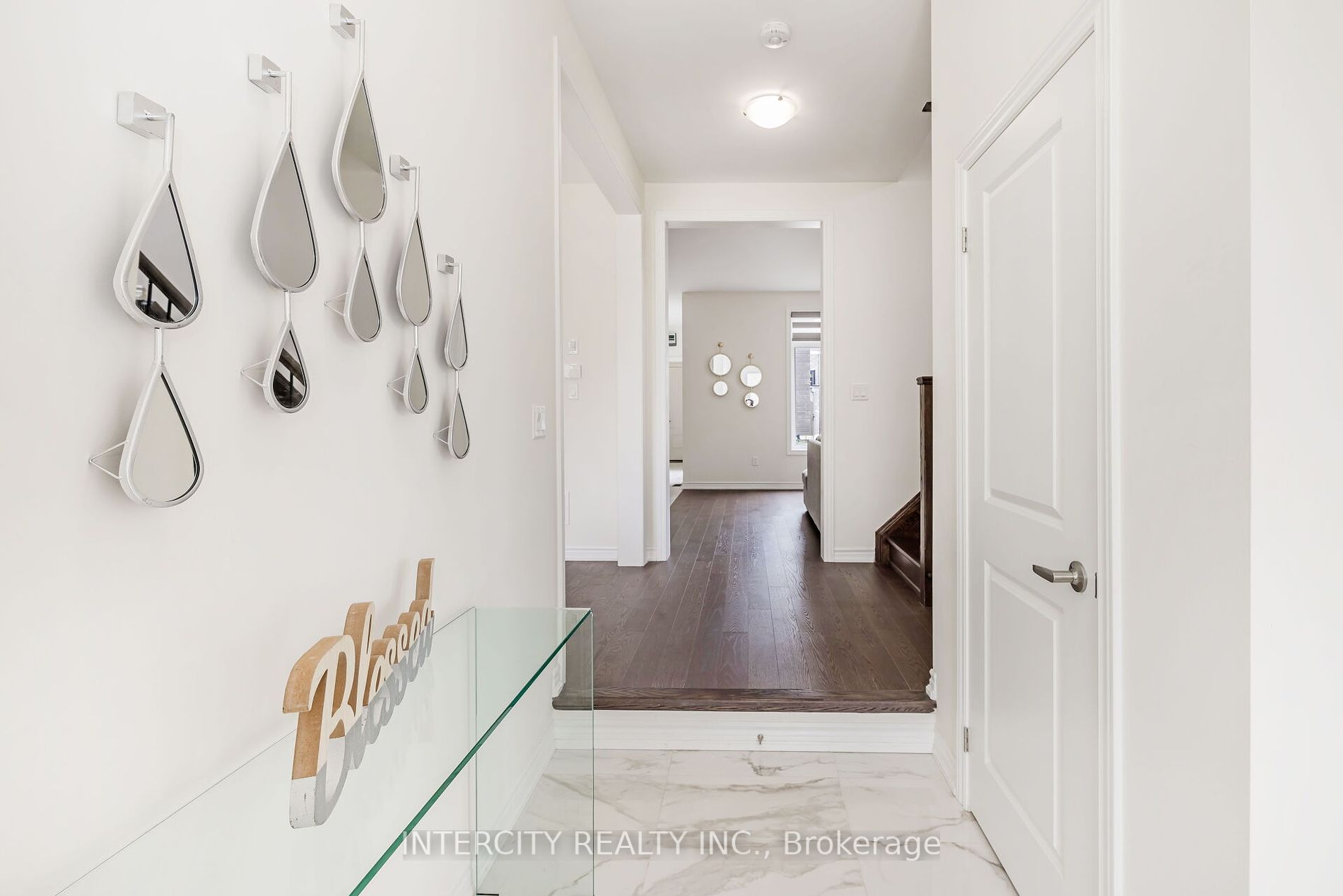 54 Moorcroft Pl