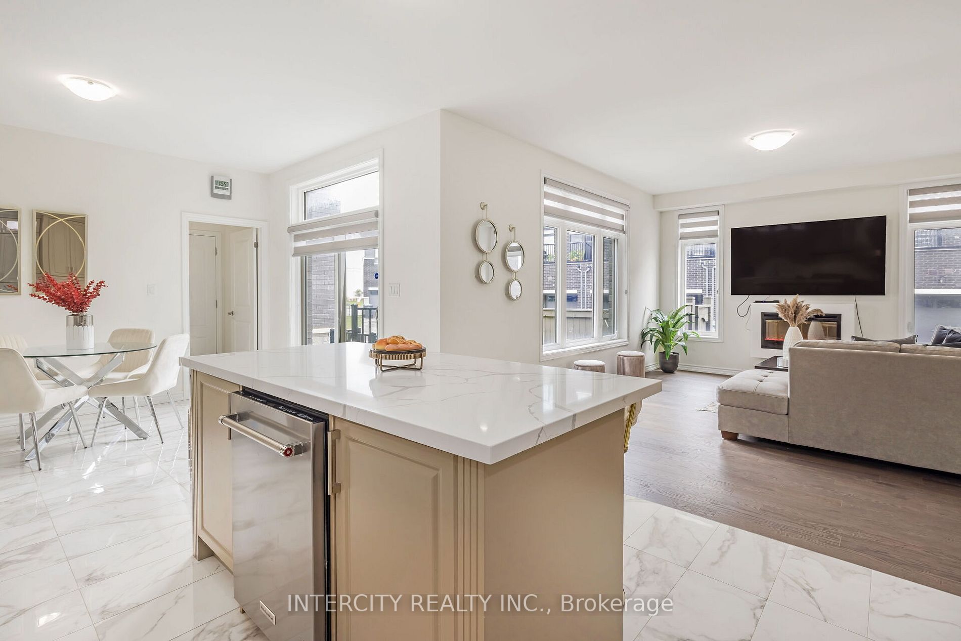 54 Moorcroft Pl