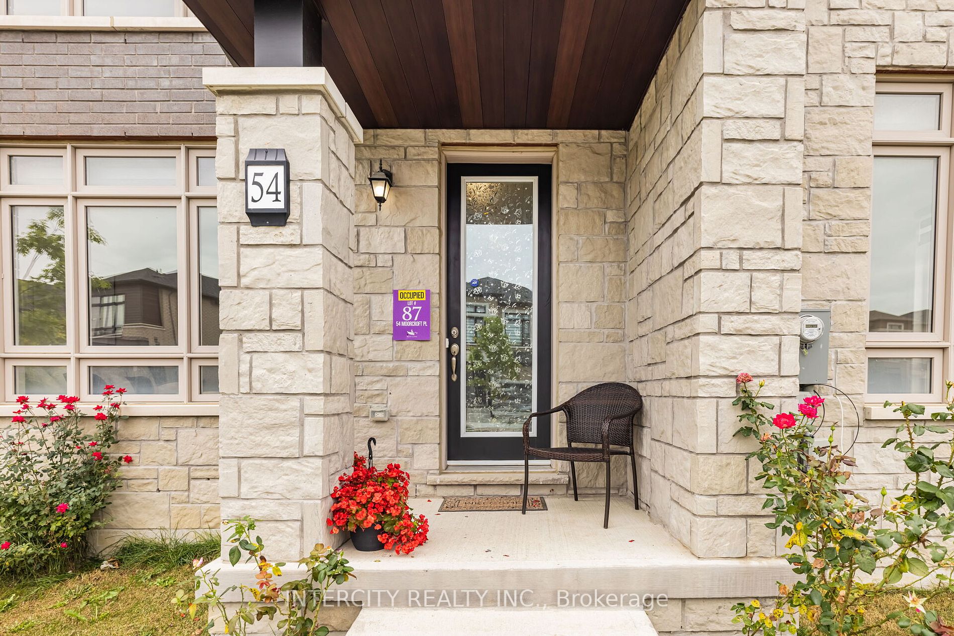 54 Moorcroft Pl
