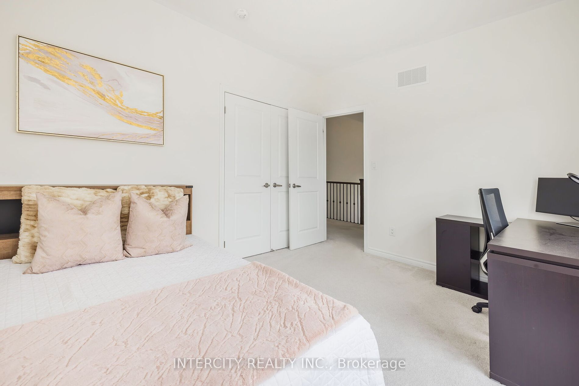 54 Moorcroft Pl