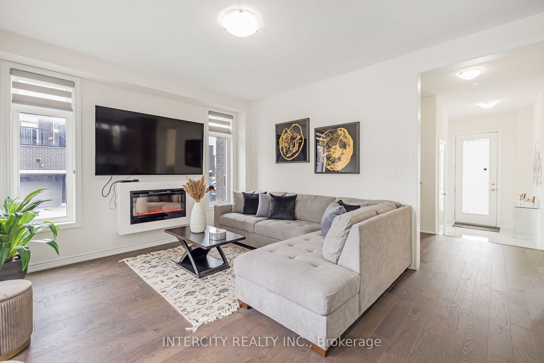54 Moorcroft Pl