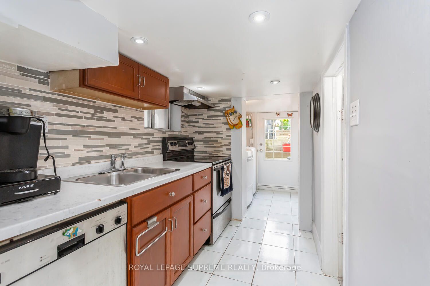 8 Blakley Ave