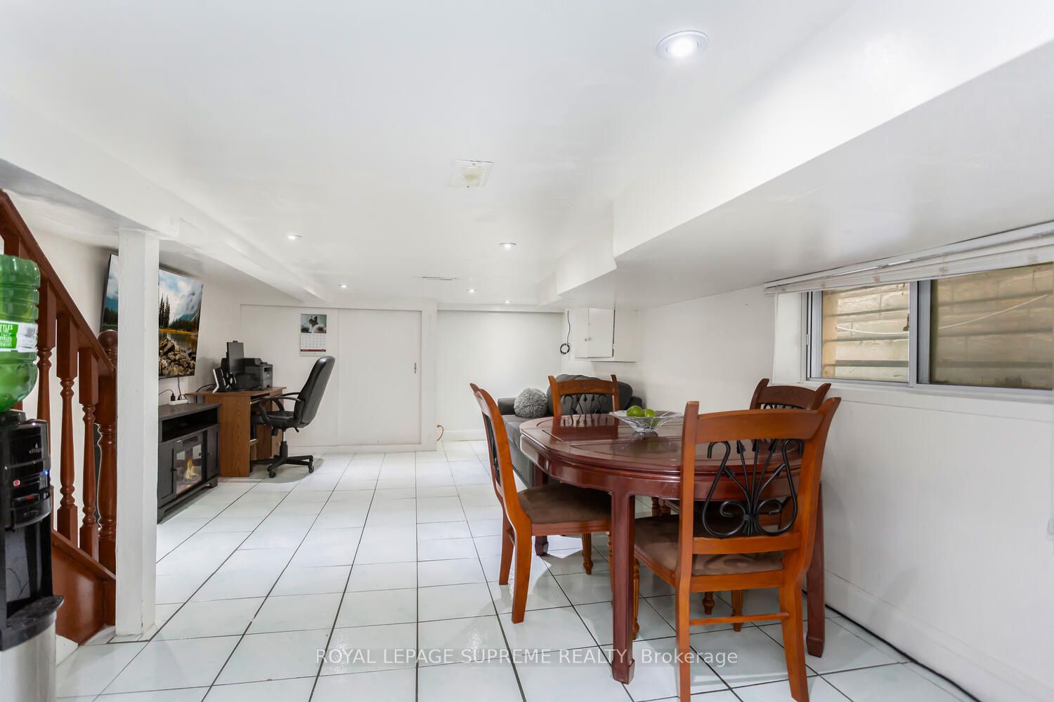 8 Blakley Ave