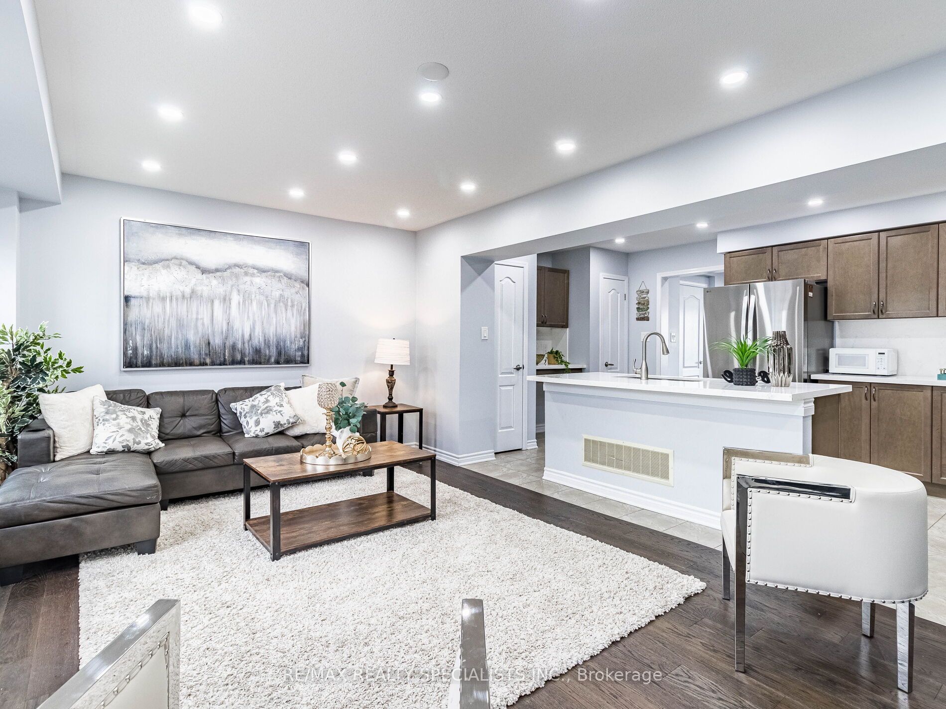 98 Bannister Cres