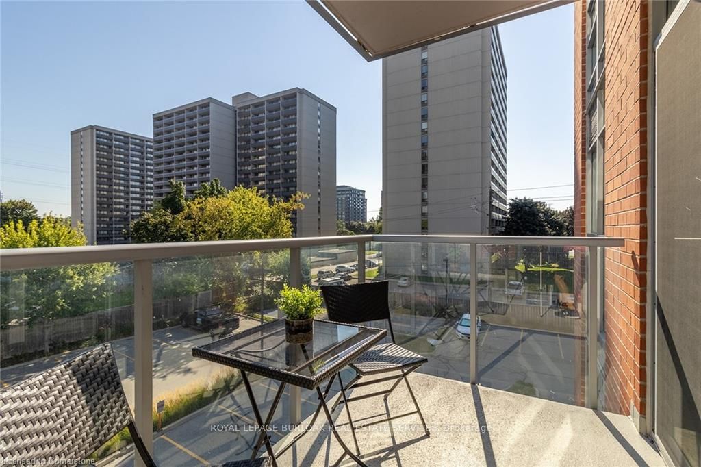 551 Maple Ave, #315