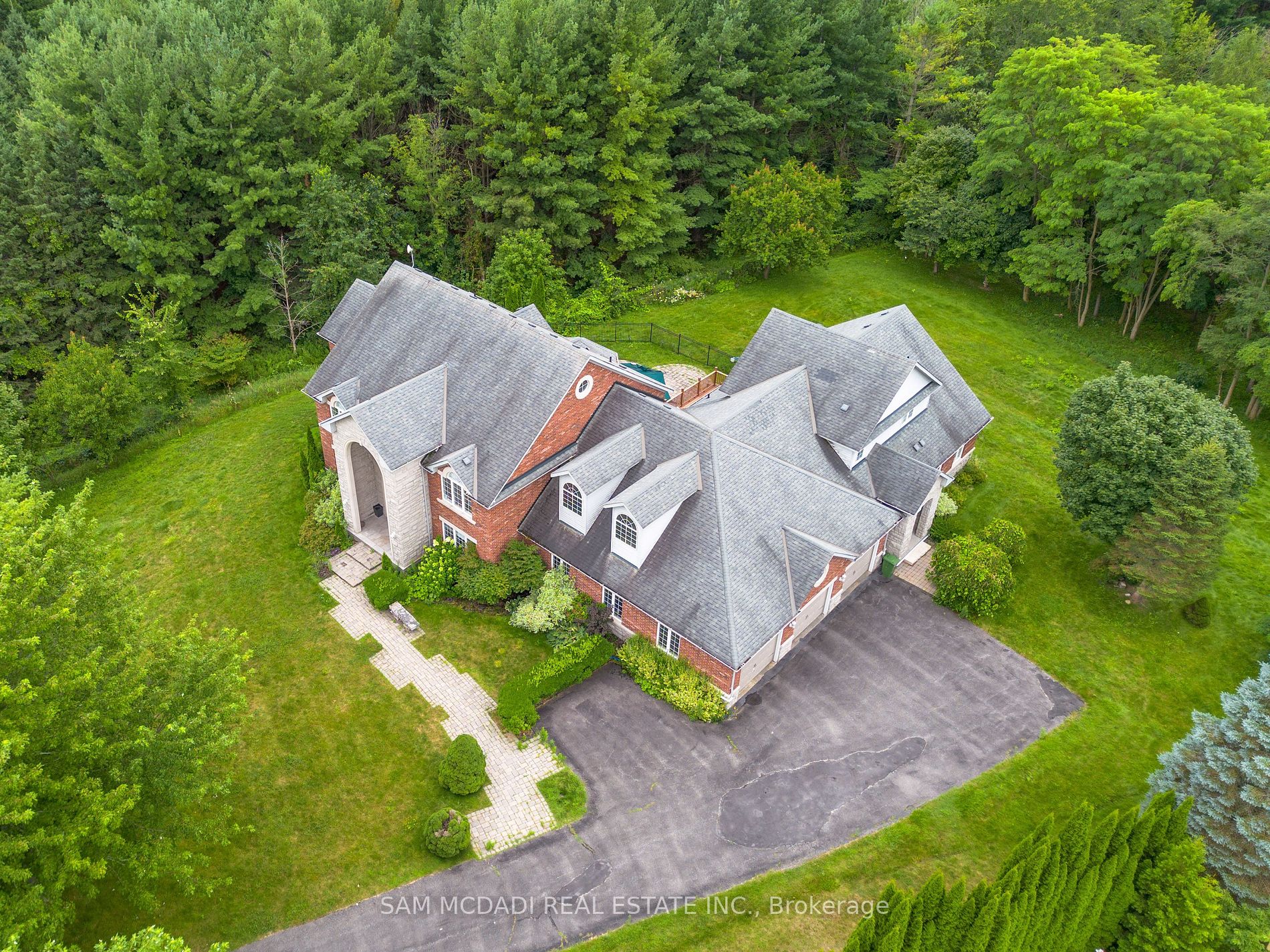 10 Stonehart St