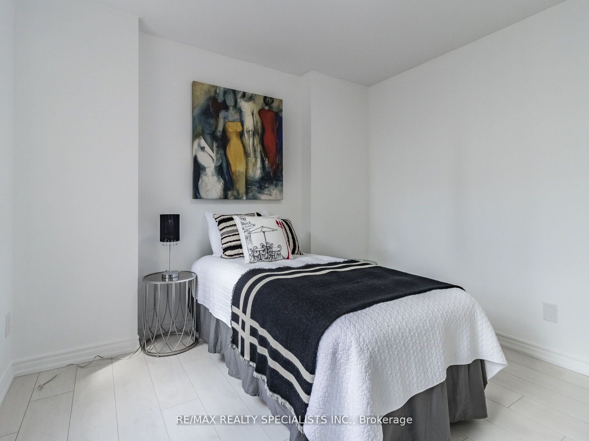 3880 Duke Of York Blvd, #1906