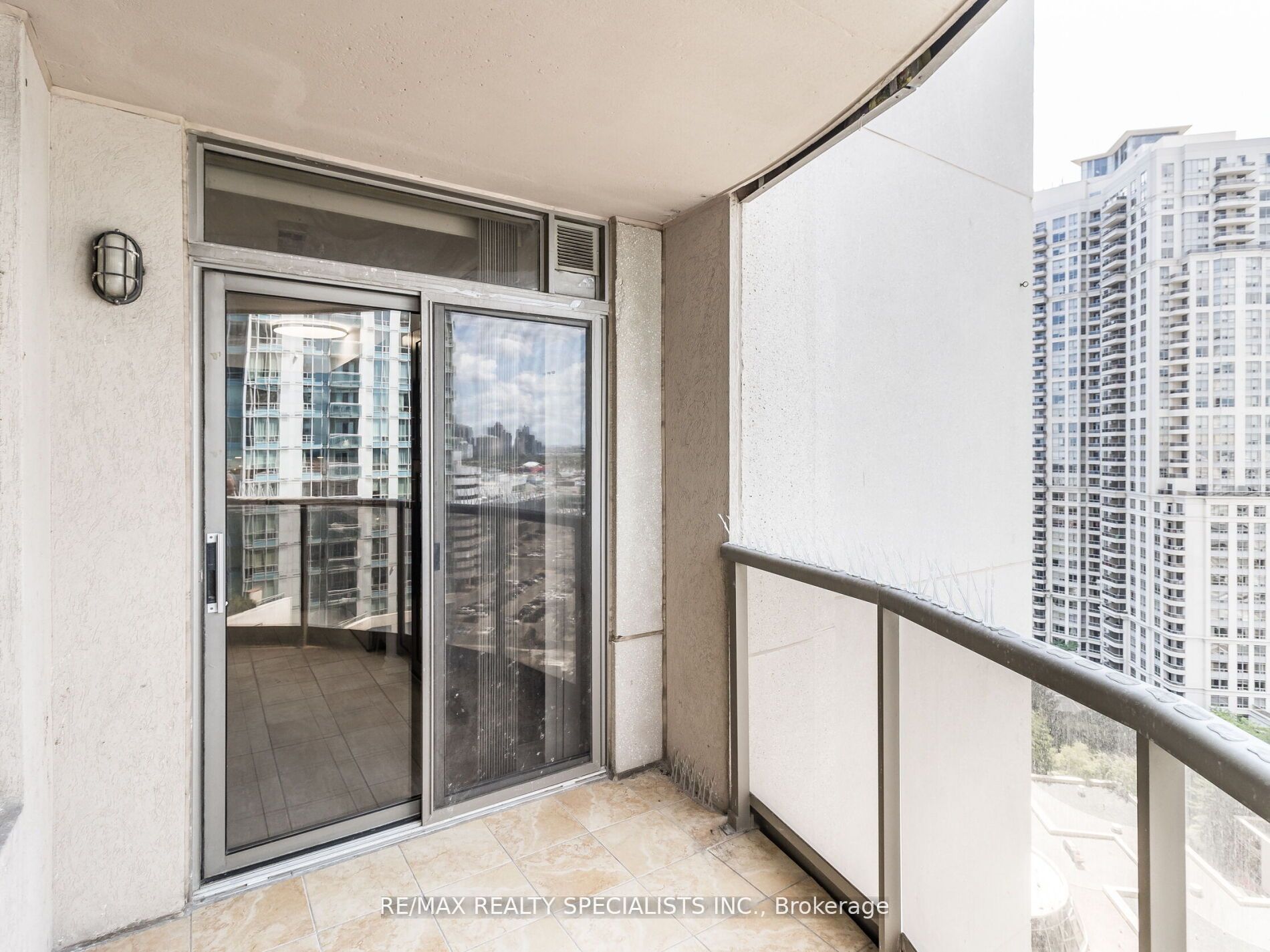 3880 Duke Of York Blvd, #1906