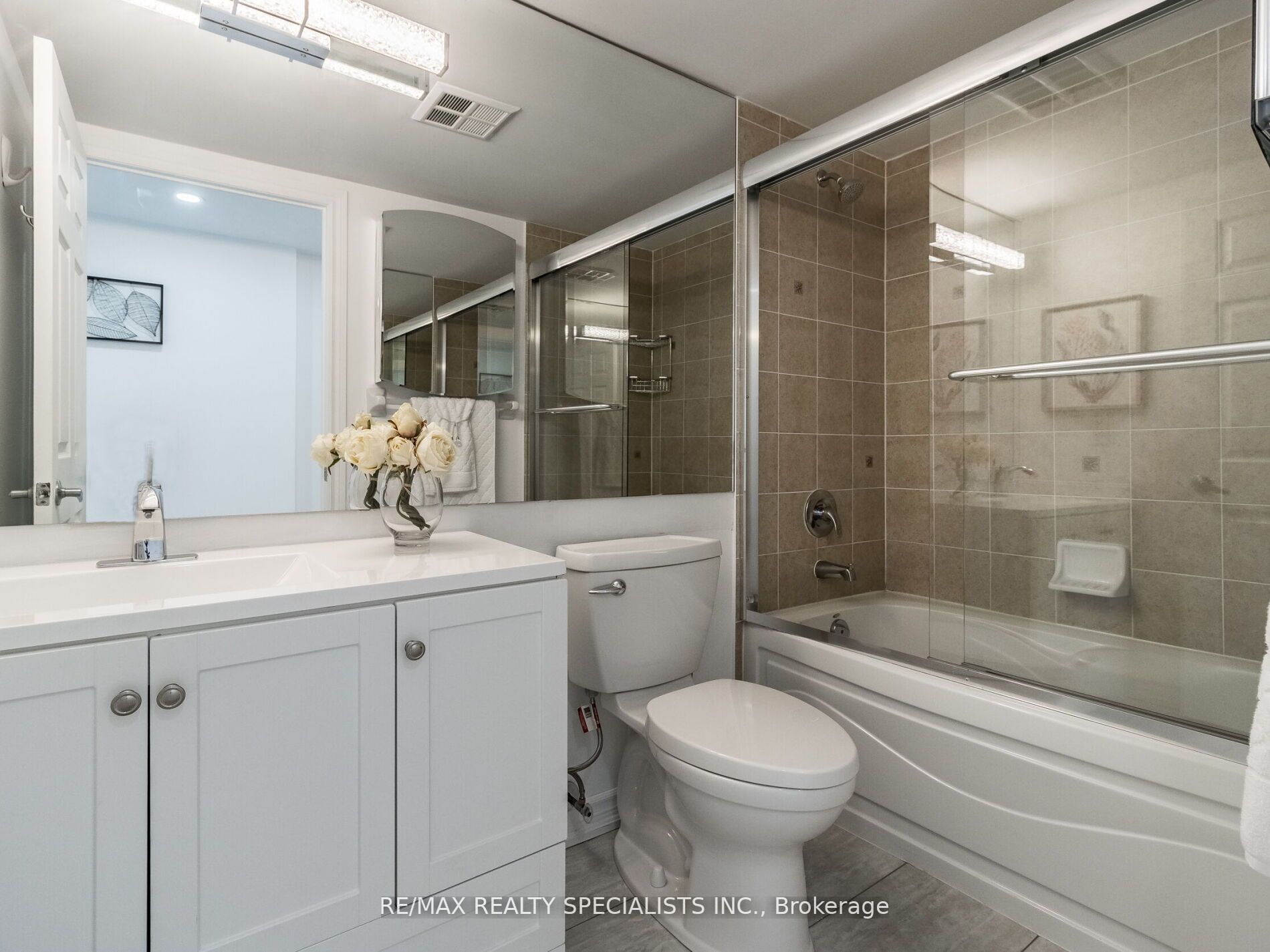 3880 Duke Of York Blvd, #1906