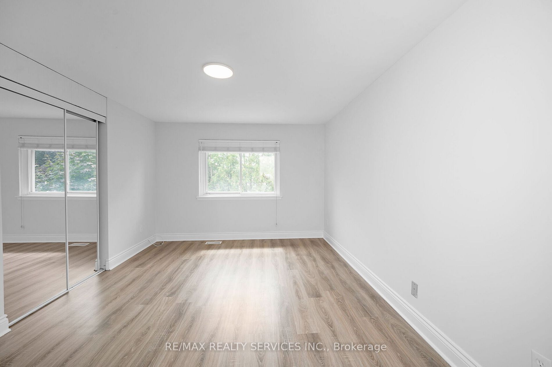 738 Briar Cres