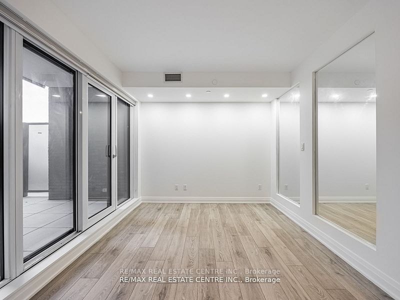 21 Park St E, #201