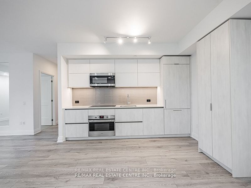 21 Park St E, #201