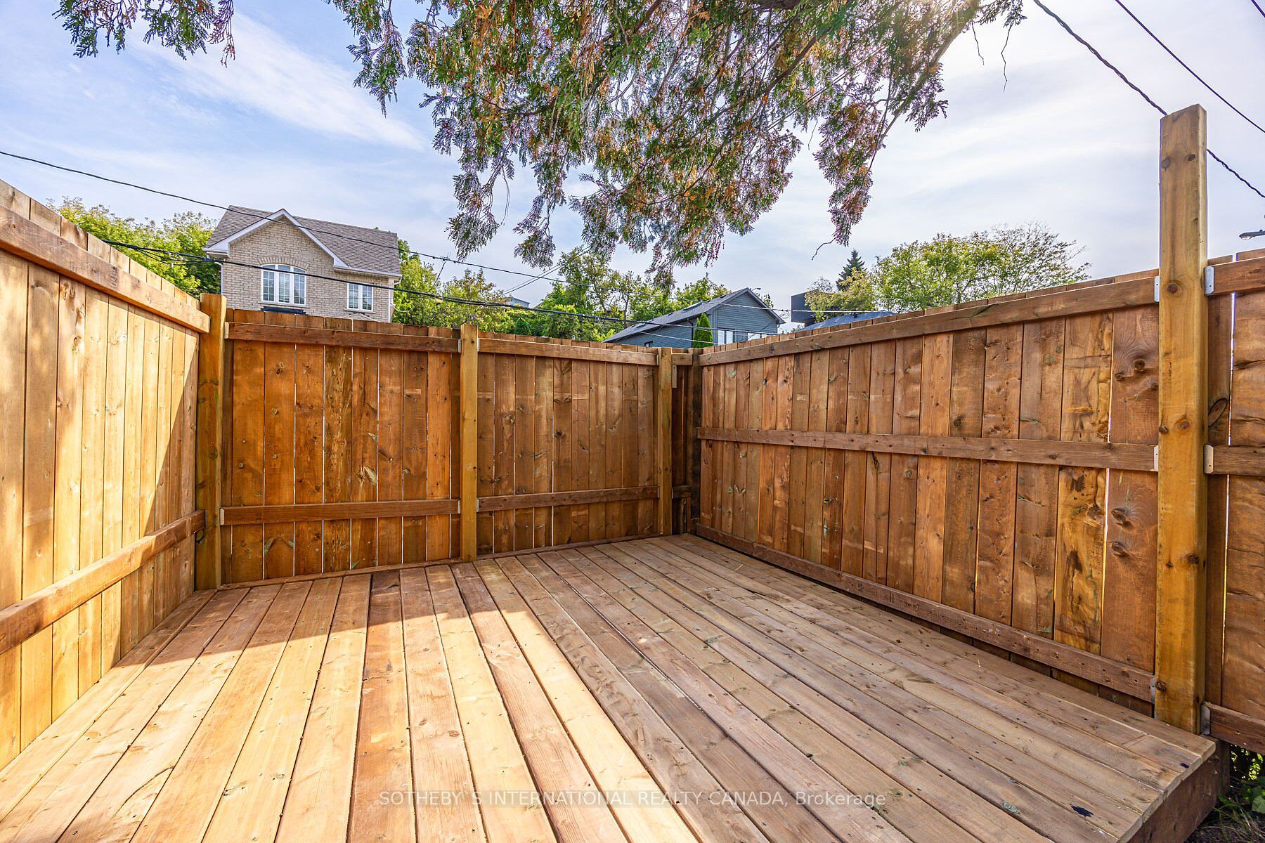70 Dunraven Dr